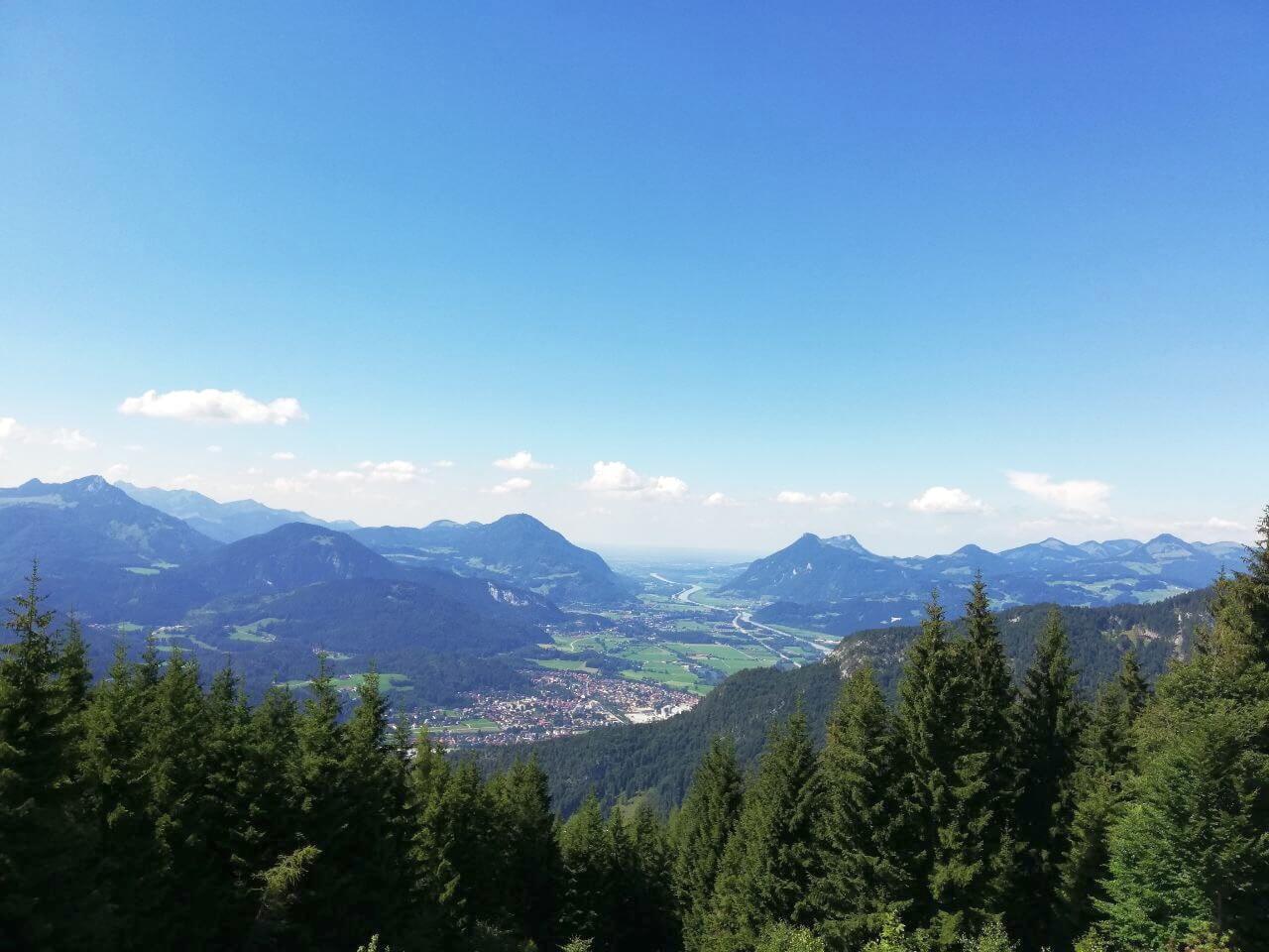 Natur-Panorama-Stadt-Job-Gesundheits-Krankenpfleger-Altenpfleger-Bayern