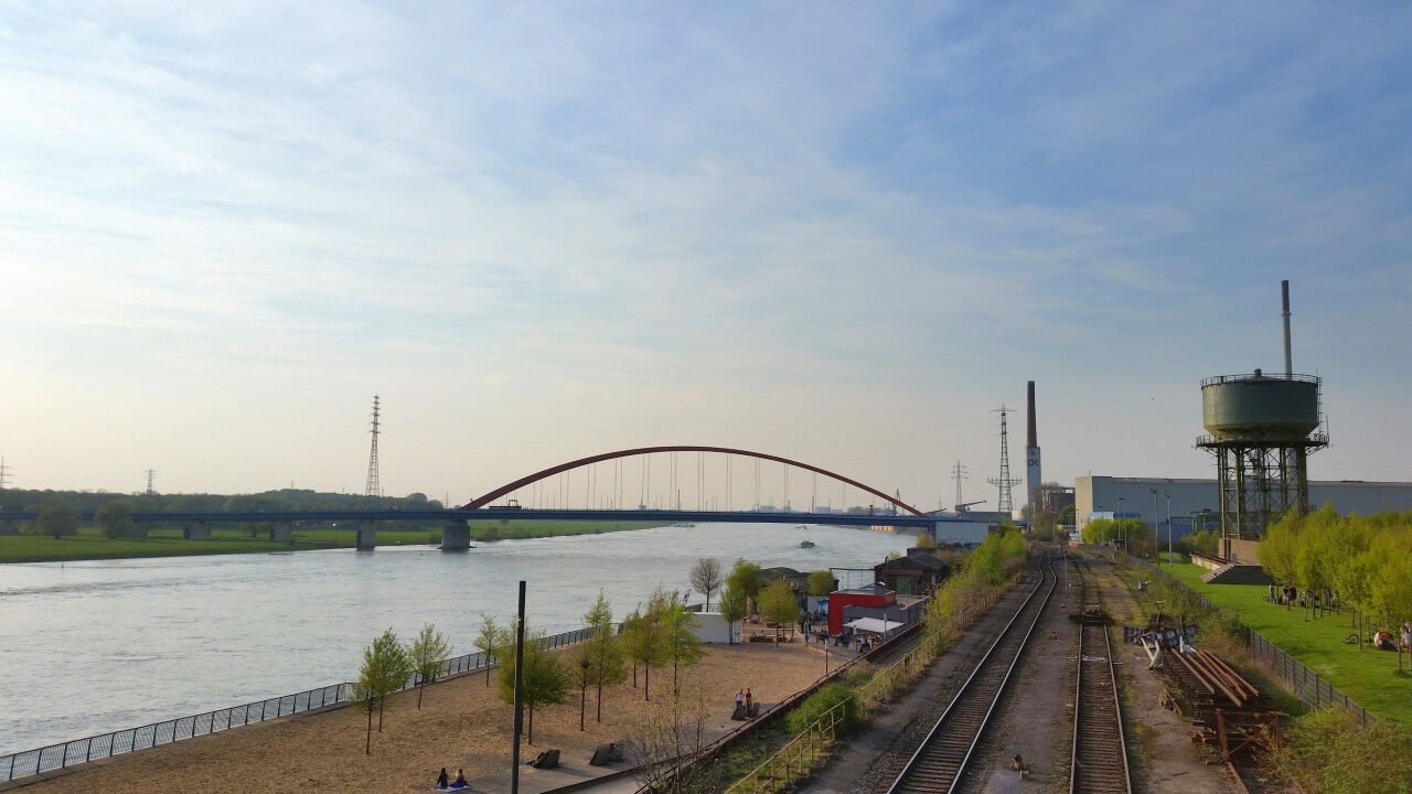 Jobs-Stellenangebote-Ruhrgebiet-Duisburg-Hochfeld-Rheinufer-Brücke-